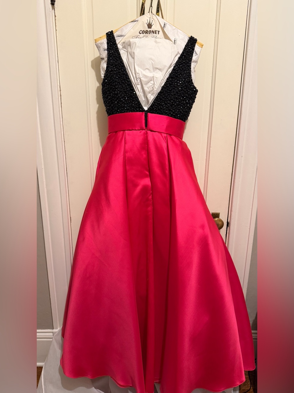 Jovani Black Beaded & Hot Pink Satin Ball Gown | Size 4 | freshly dry cleaned - Picture 3 of 6